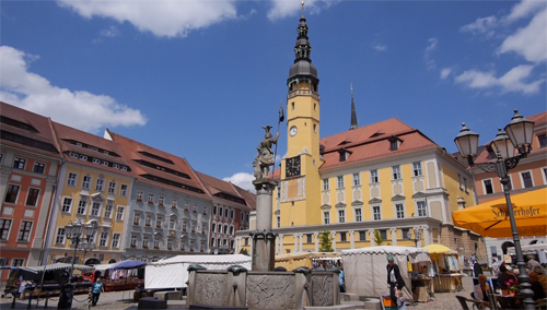 Hauptmarkt mit Rathaus