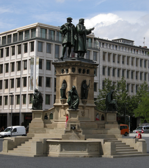 Frankfurt - Gutenberg-Denkmal am Rossmarkt