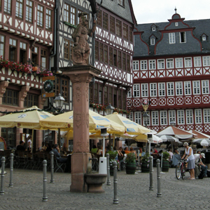 Frankfurt - Römerberg - Minerva-Brunnen