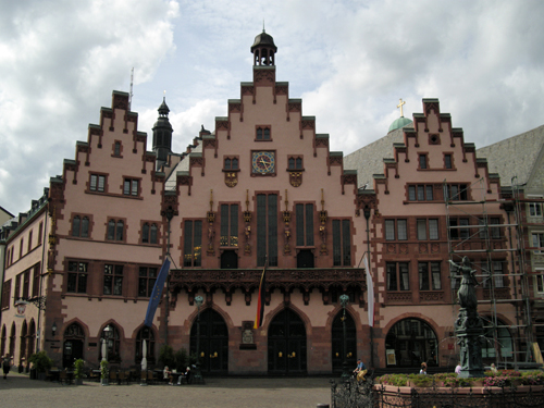 Frankfurt - Römer mit Gerechtigkeitsbrunnen
