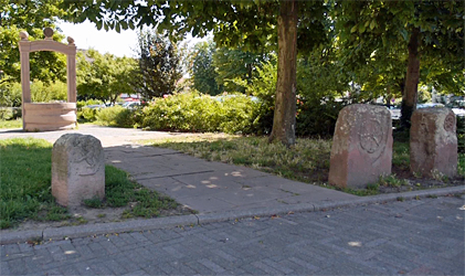 Brentano-Brunnen und Grenzsteine