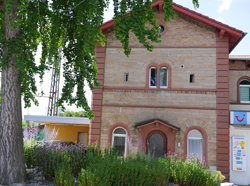 Bahnhof mit Kanonenkugel