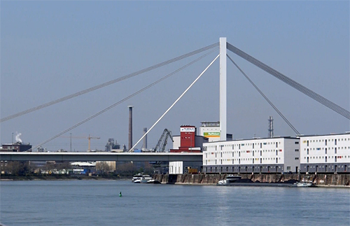 Kurt-Schumacher-Brücke 