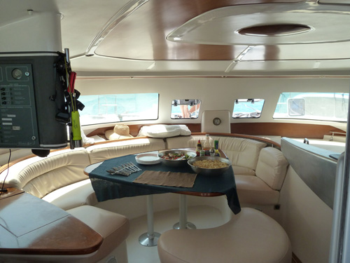 Whitsundays - Segeltörn -Katamaran-Innenansicht