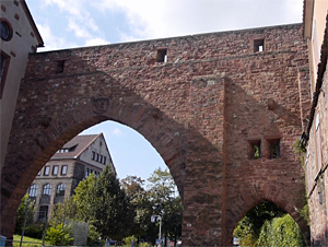 Stadtmauer mit Andreastor
